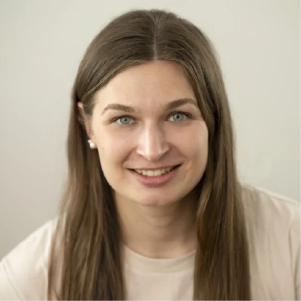 Portrait von Kristin Eitel, Marketing Managerin bei der DriveCon GmbH und Mitverantwortliche für die Vermarktung des Produkts MINGLECONTROL